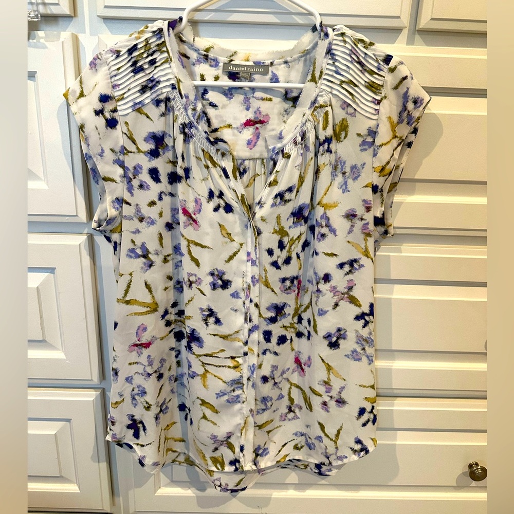 Daniel Rainn size large blouse